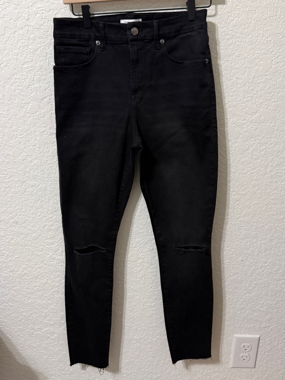 Good American Black Skinny Jeans with Knee Slits